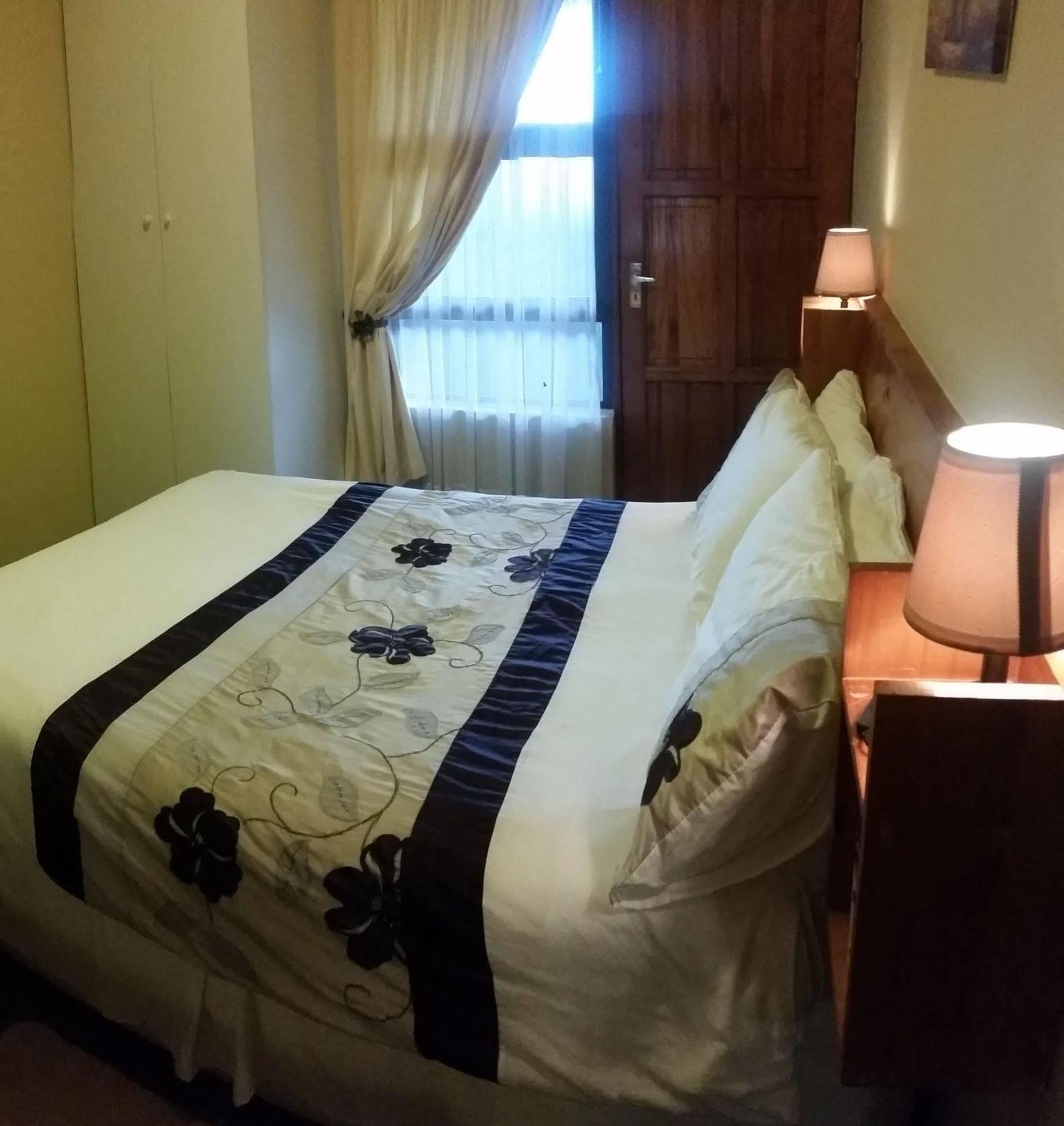 Crystal Rose Lodge Йоханесбург Екстериор снимка