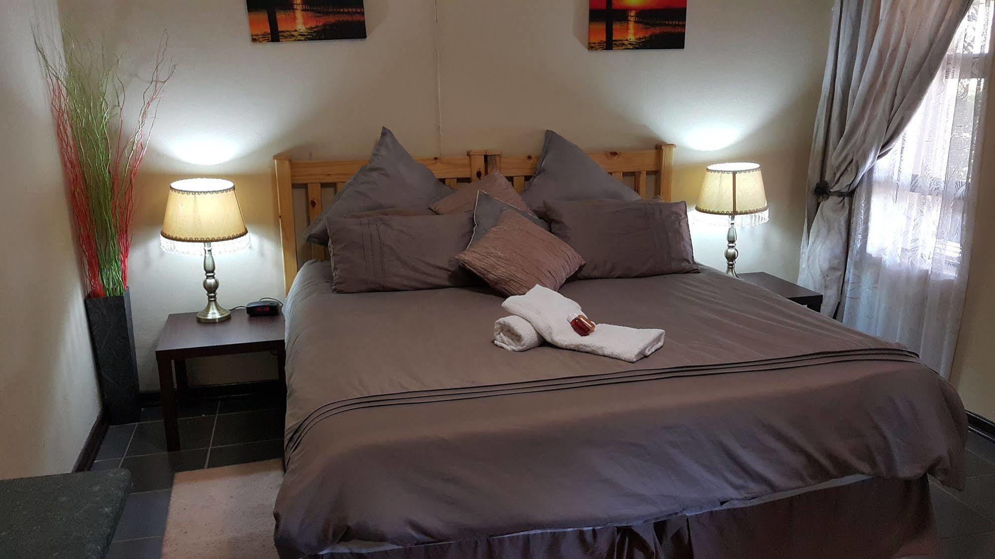 Crystal Rose Lodge Йоханесбург Екстериор снимка