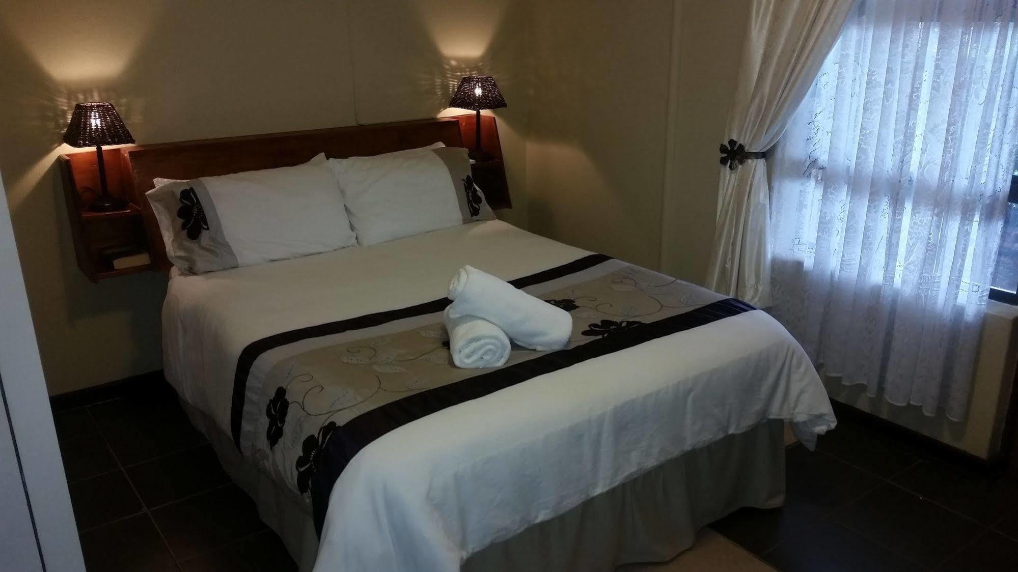 Crystal Rose Lodge Йоханесбург Екстериор снимка